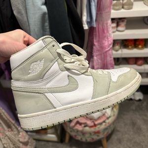 Seafoam green Jordan 1 High! Womens size 8